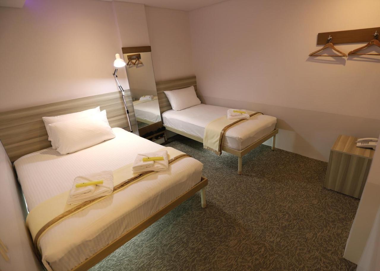 1010 Hotel Muntinlupa City Extérieur photo