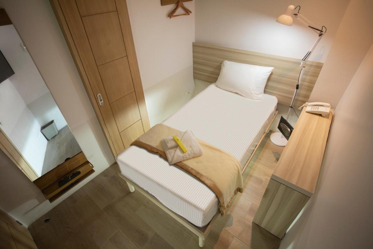 1010 Hotel Muntinlupa City Extérieur photo